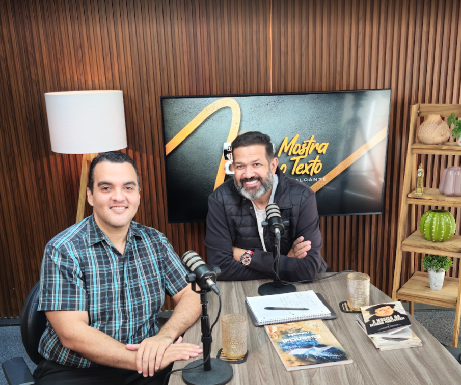 Pr. Sezar Cavalcante recebe Robson Santos no podcast “Mostra o Texto”